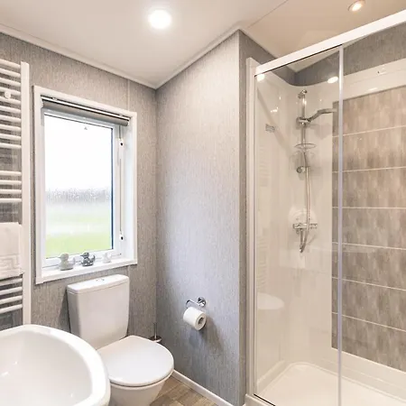 Honeysuckle With Hot Tub Lodge York